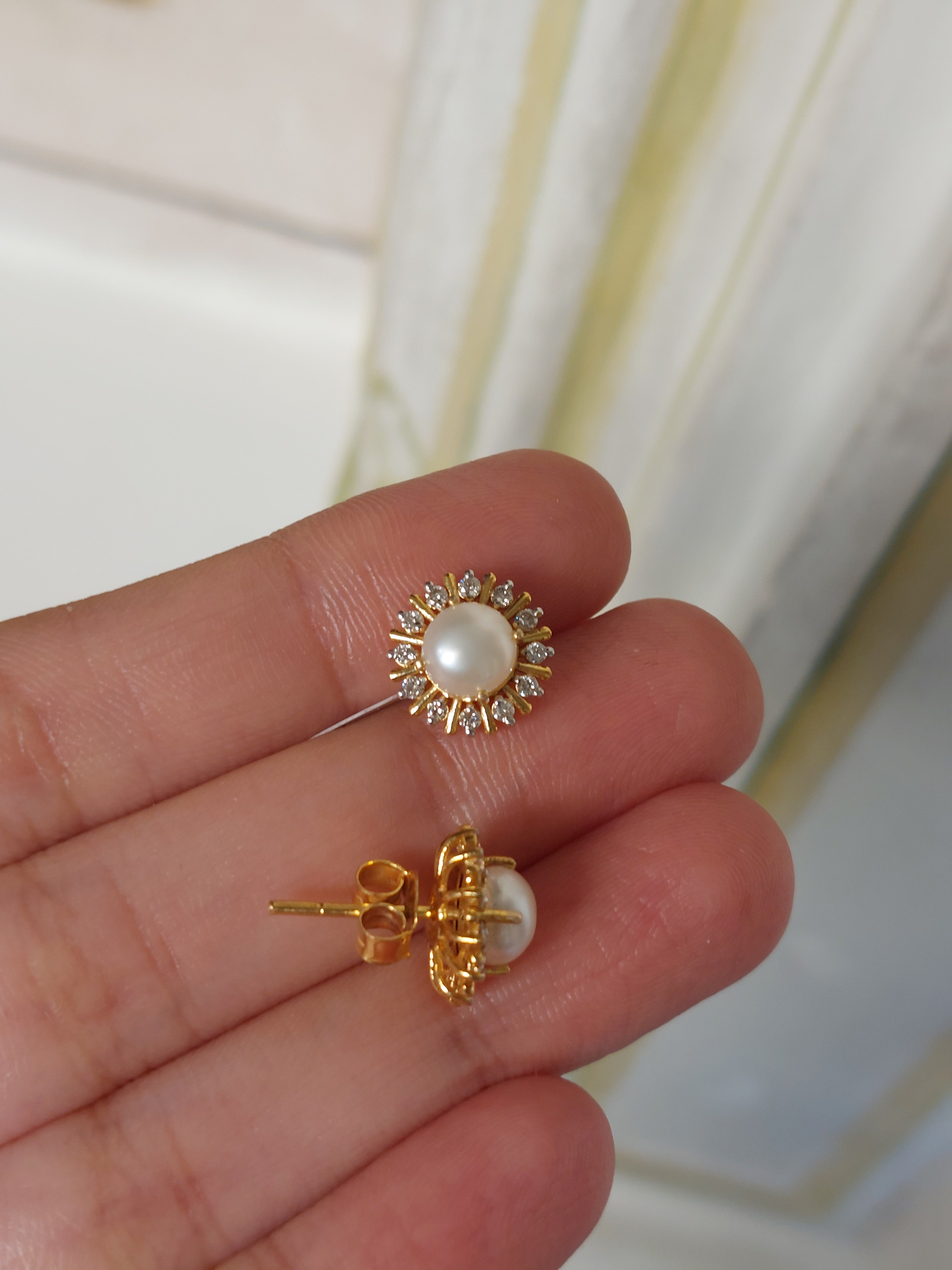 14K gold pearl stud earrings in sunburst design