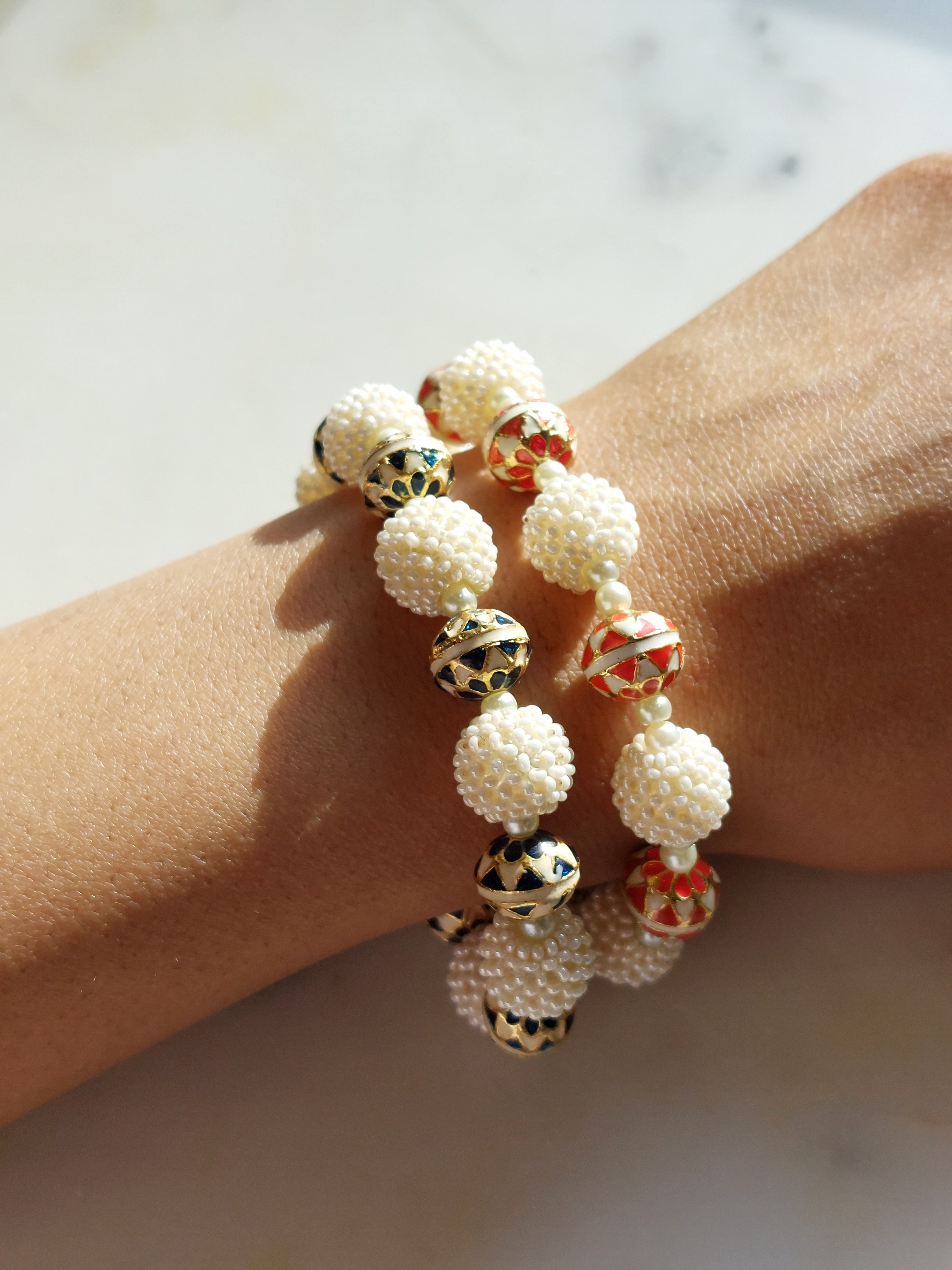 Silver alloy round moti bracelet product photo