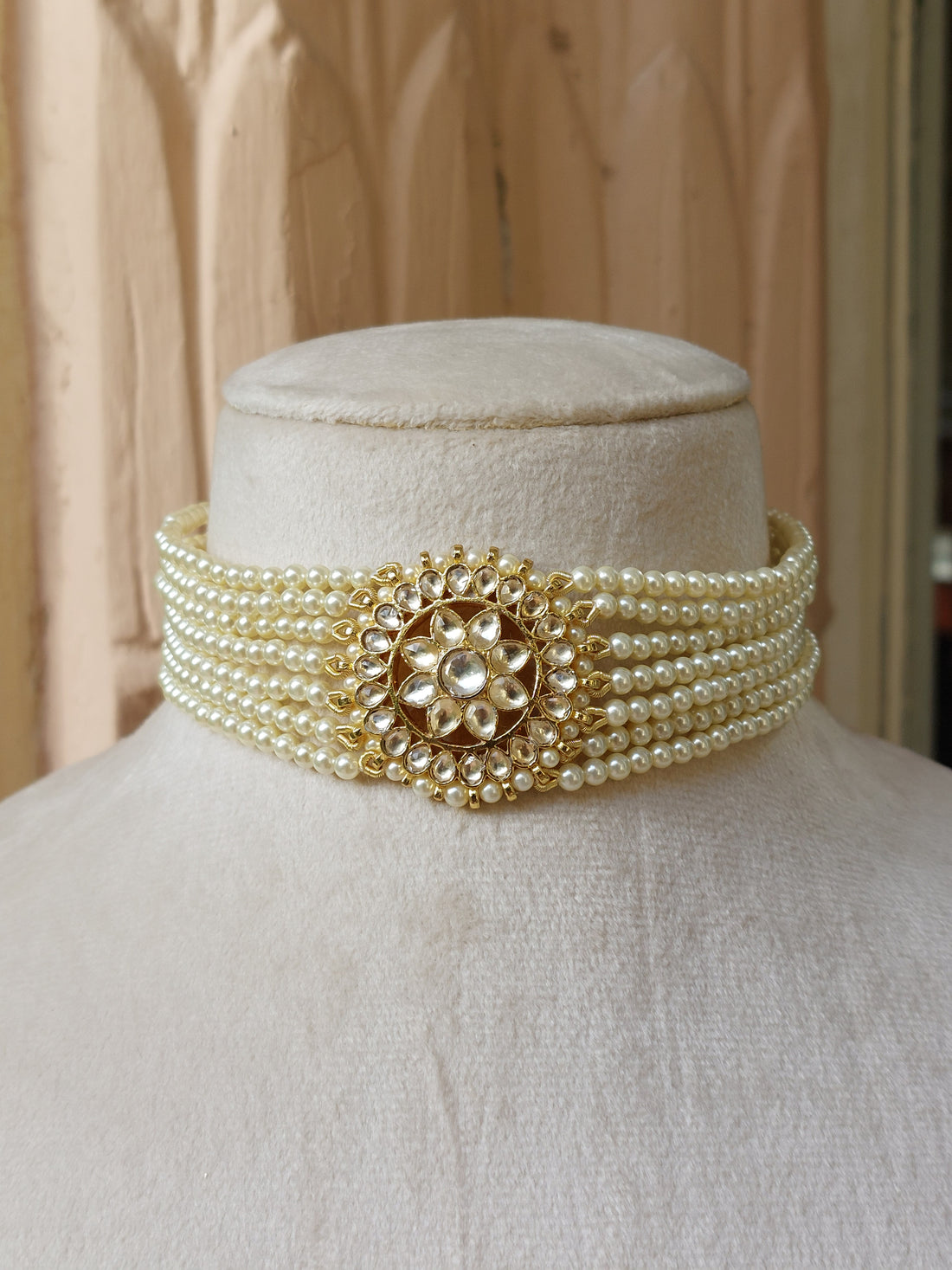 Silver alloy round moti choker with pearl-bead design