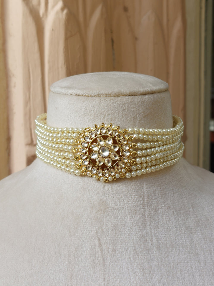 Silver alloy round moti choker with pearl-bead design