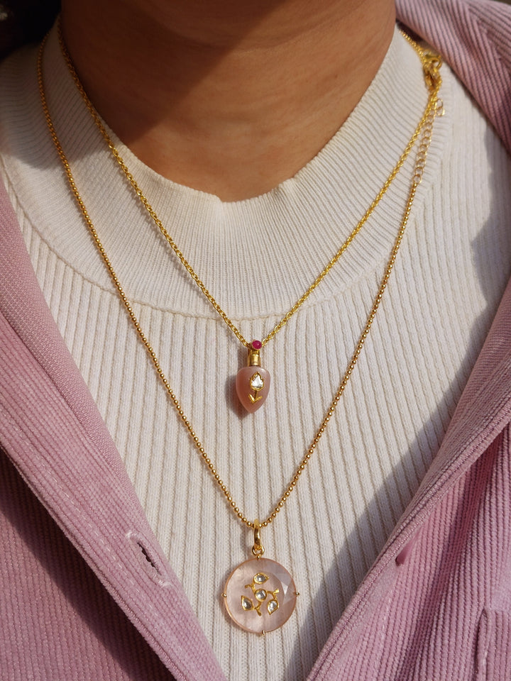 Gold rose quartz polki pendant close-up detail