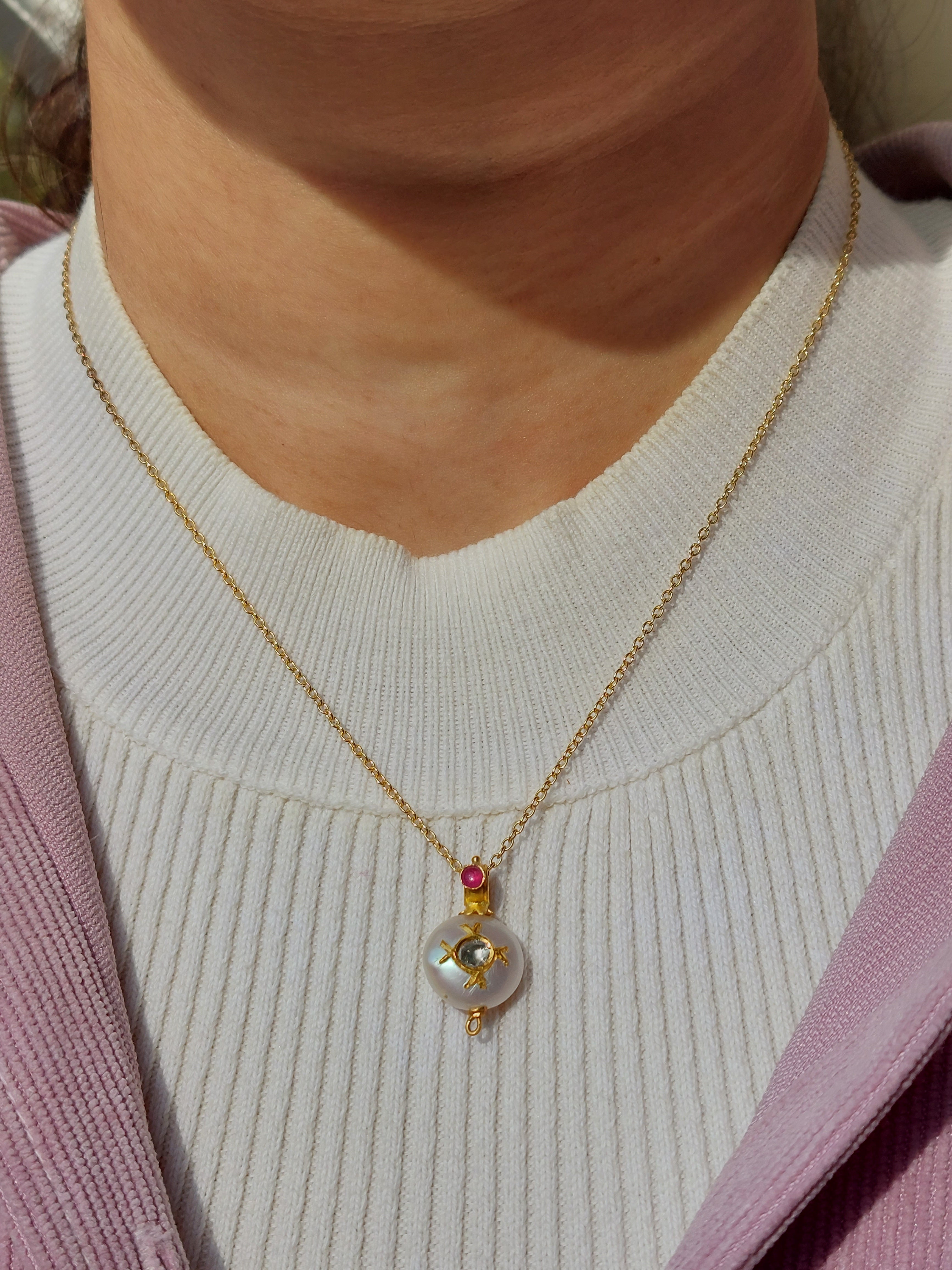 22K gold pearl polki pendant close-up angle