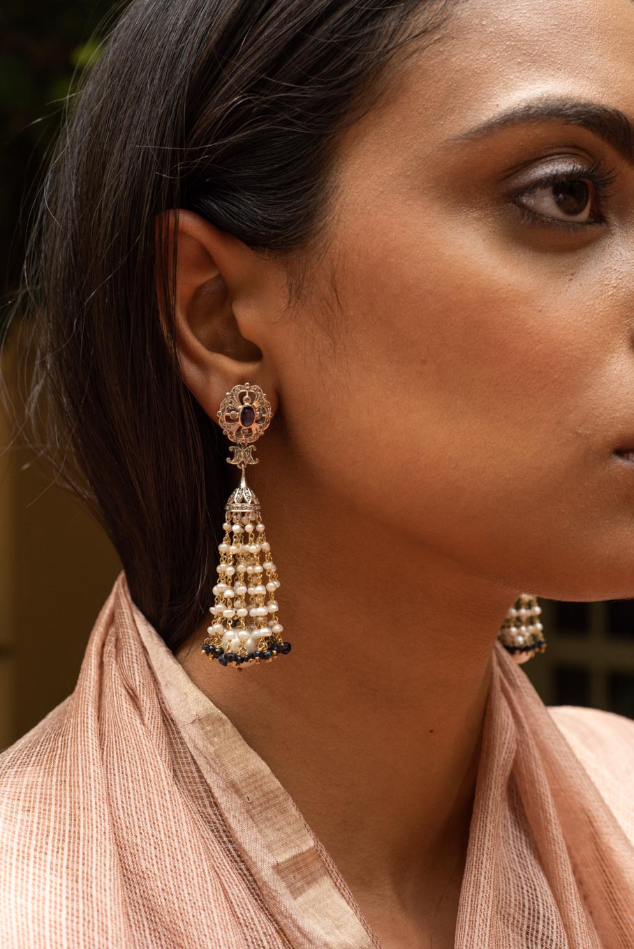 Chandelier earrings gold and black design with pearl tassels