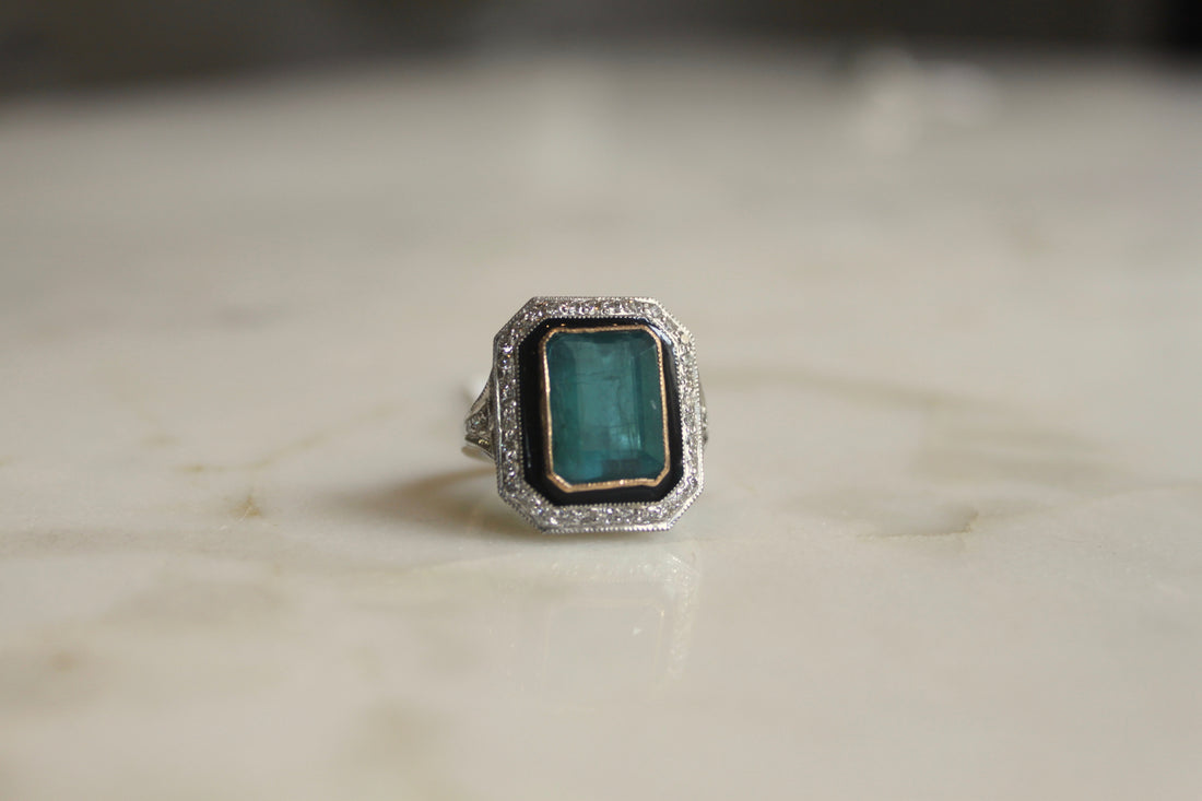 Art Deco emerald ring ornate silver band