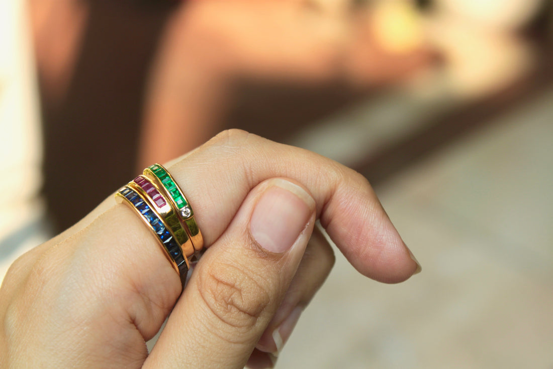 14K gold half band ring alternating emerald and diamond