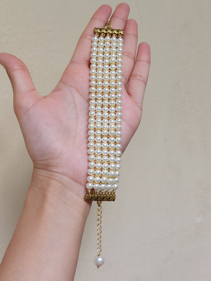 Cultured braided pearl bracelet close-up detail